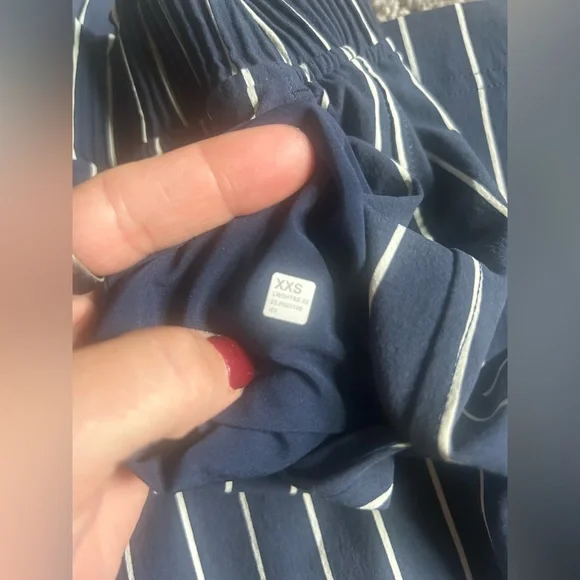 Lululemon Stretch Woven Ruffle-Waist Wide-Leg Cropped Pant Size XXS - Picture 3 of 13